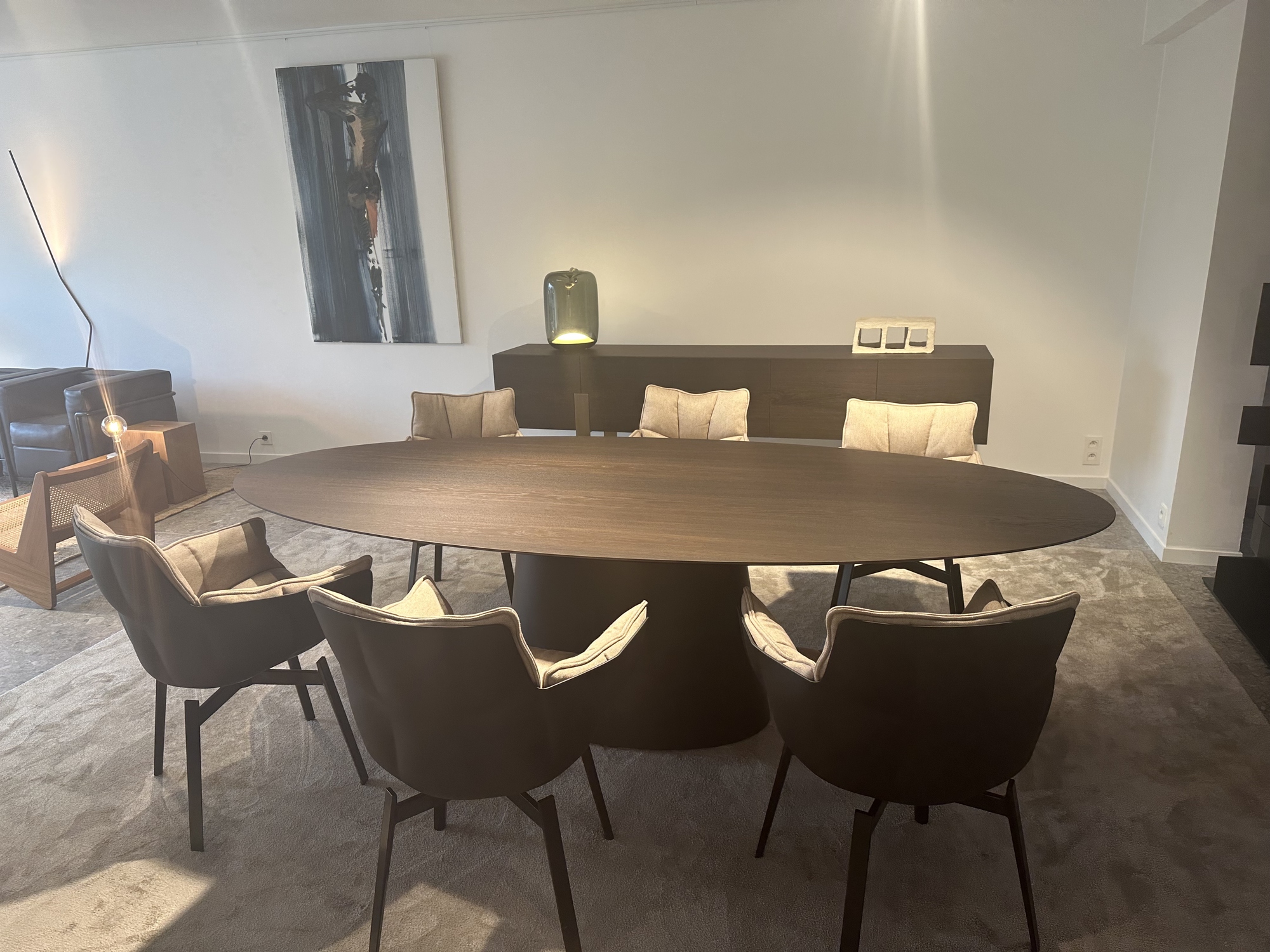 Emmemobili-ovalen tafel Ufo met buffetkast Gala in gerookte eik
