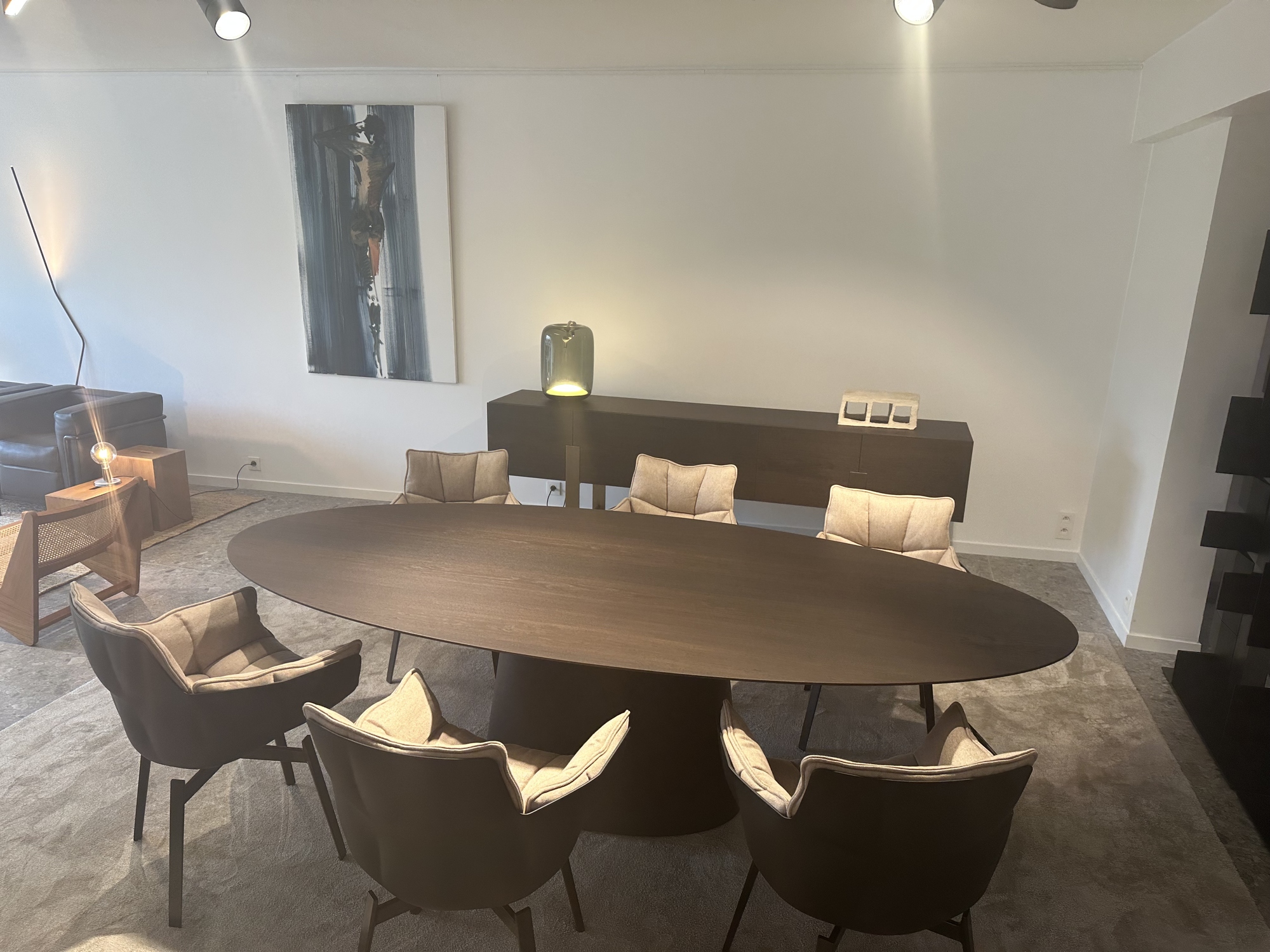 Emmemobili-ovalen tafel Ufo met buffetkast Gala in gerookte eik