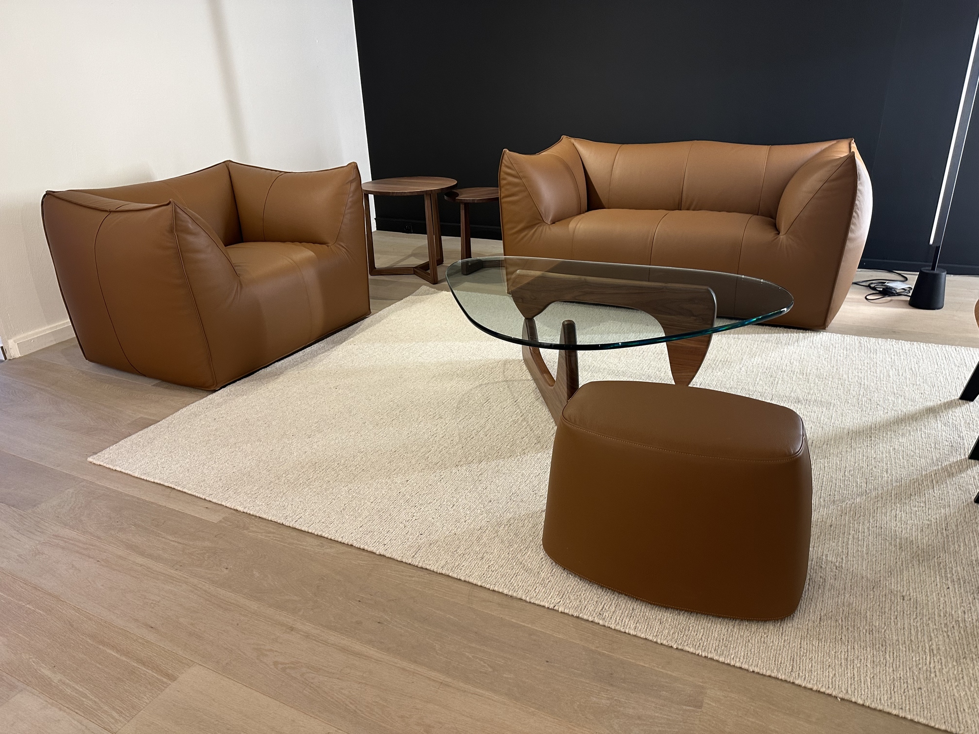 B&B Italia-2-zit,1-zit en poef Le Bambole in leer cognac naturel