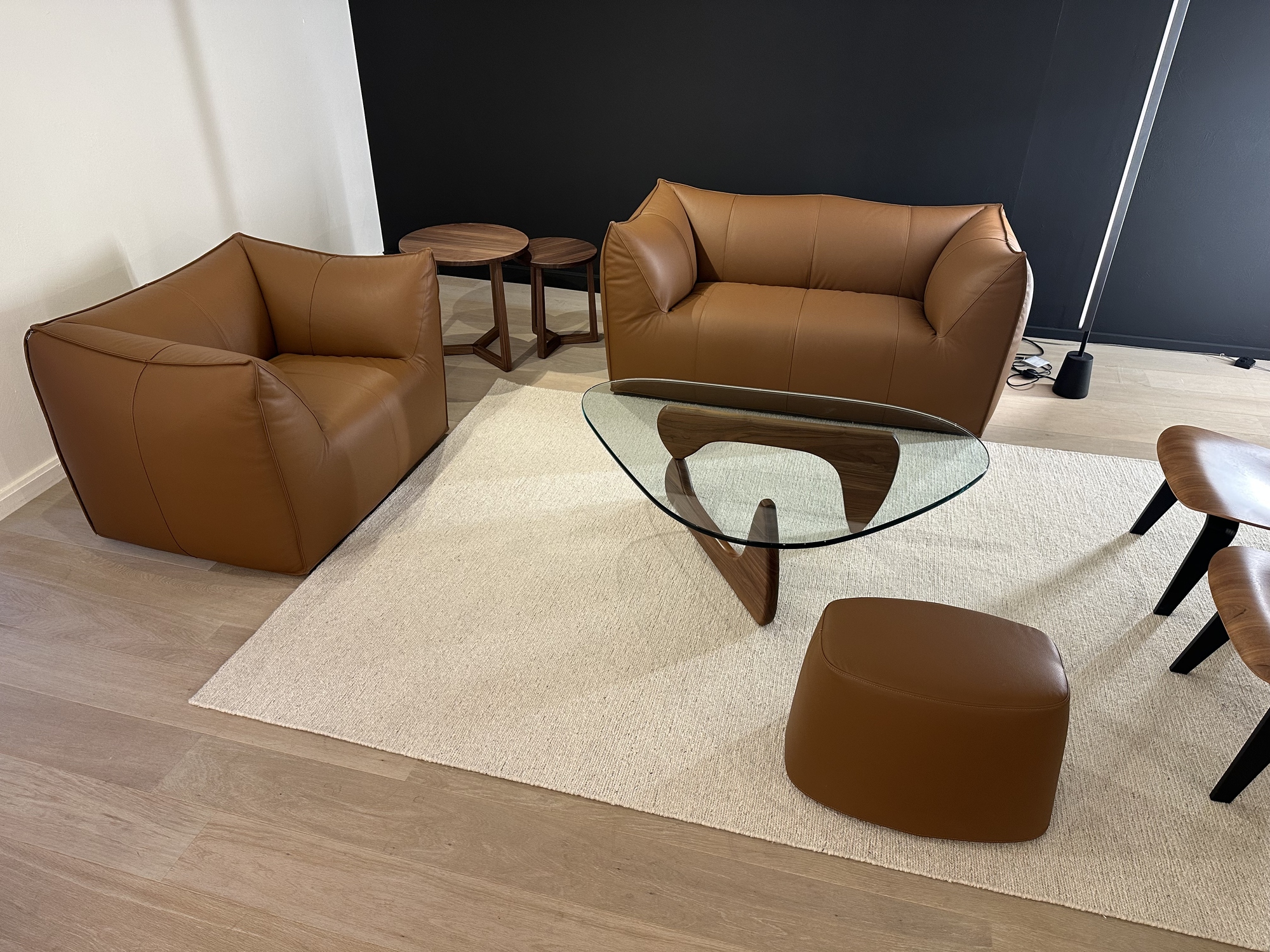 B&B Italia-2-zit,1-zit en poef Le Bambole in leer cognac naturel