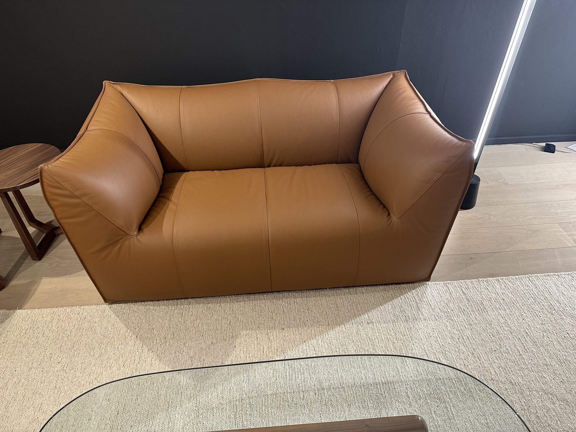 B&B Italia-2-zit,1-zit en poef Le Bambole in leer cognac naturel