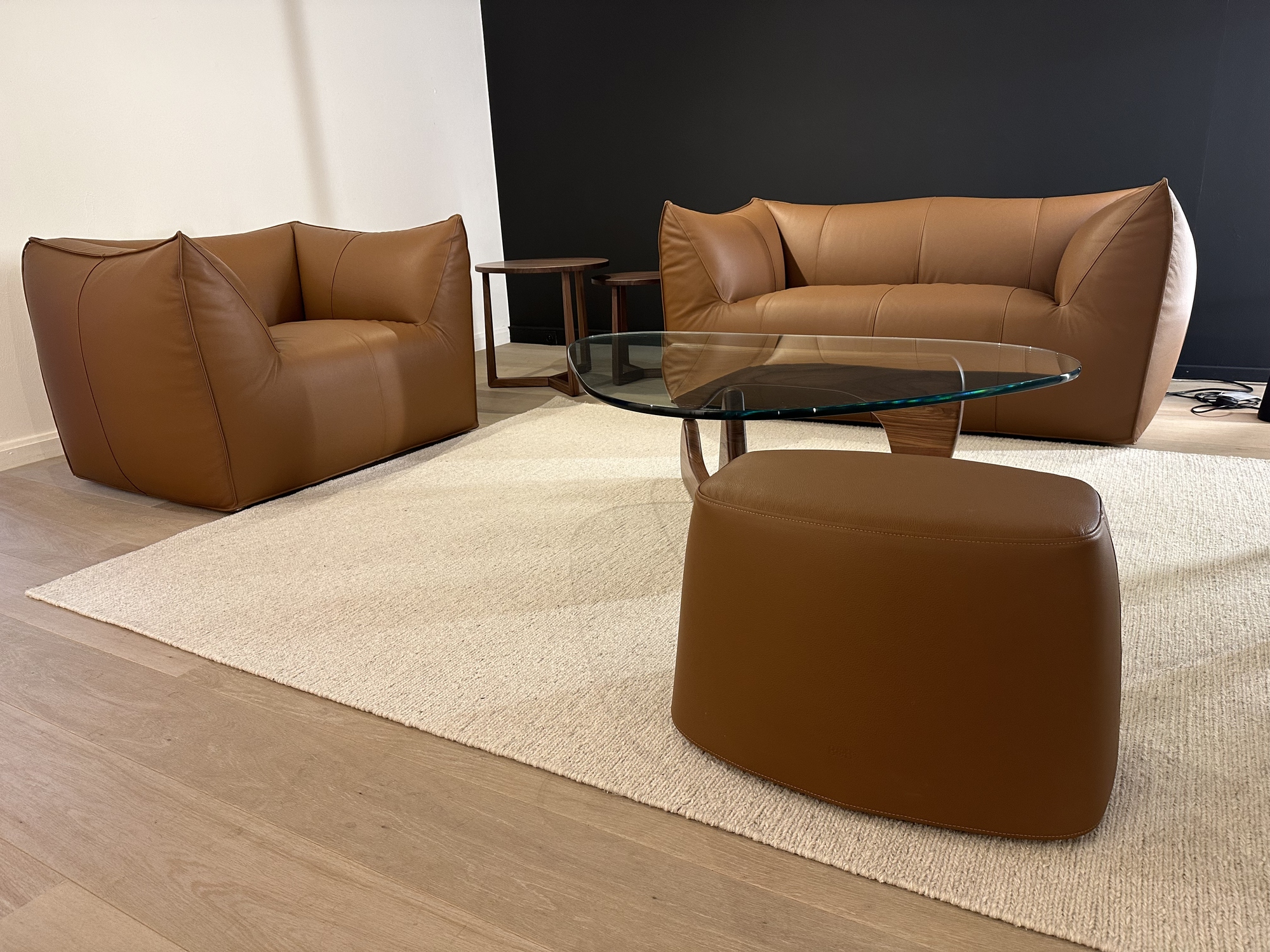 B&B Italia-2-zit,1-zit en poef Le Bambole in leer cognac naturel