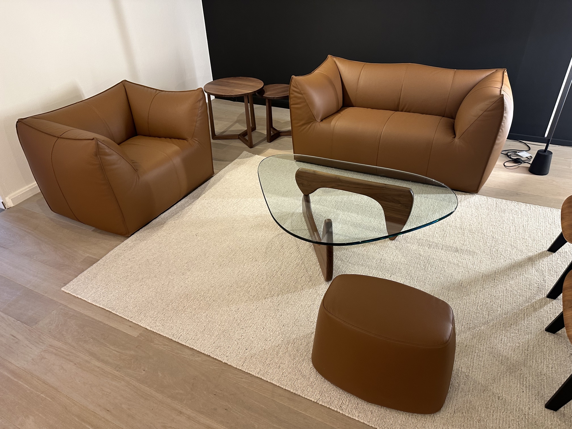 B&B Italia-2-zit,1-zit en poef Le Bambole in leer cognac naturel