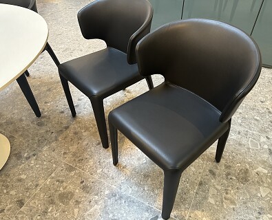 Cassina- 8 x armstoel Hola leder zwart -  55%