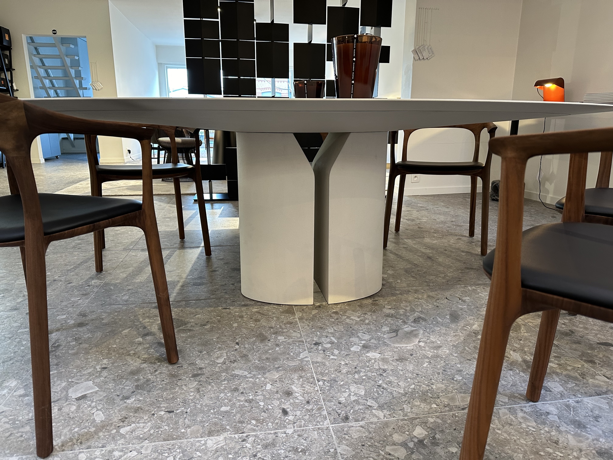 MDF Italia- ovalen tafel NVL van Jean Nouvel