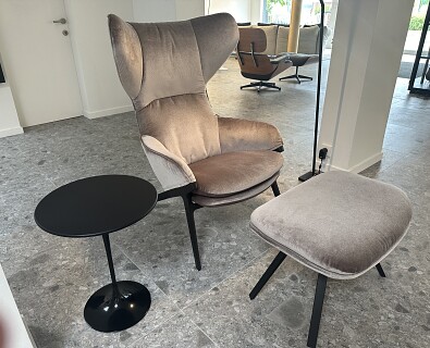 Cassina- hoge zetel met poef P22  - 50%