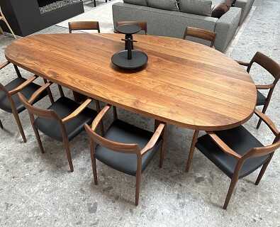 Van Rossum-tafel Kei in massief notelaar met 8 armstoelen -30%