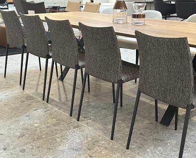 Zanotta - 6 x stoel Lia in stof antraciet, poten alu zwart gelakt -30%
