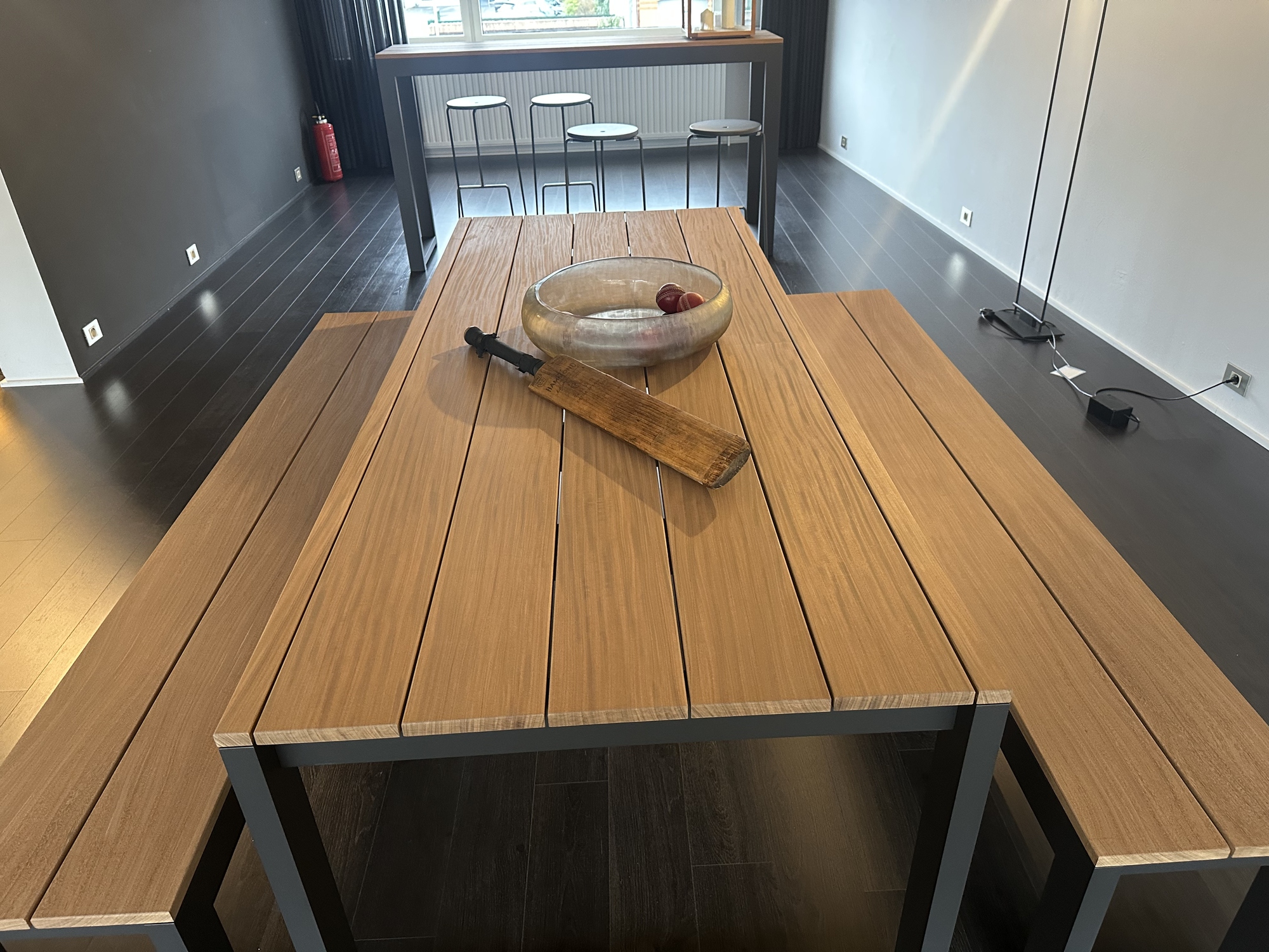 Outdoor-Bastalpe tafel met 2 zitbanken- bartafel met 4 barkrukken