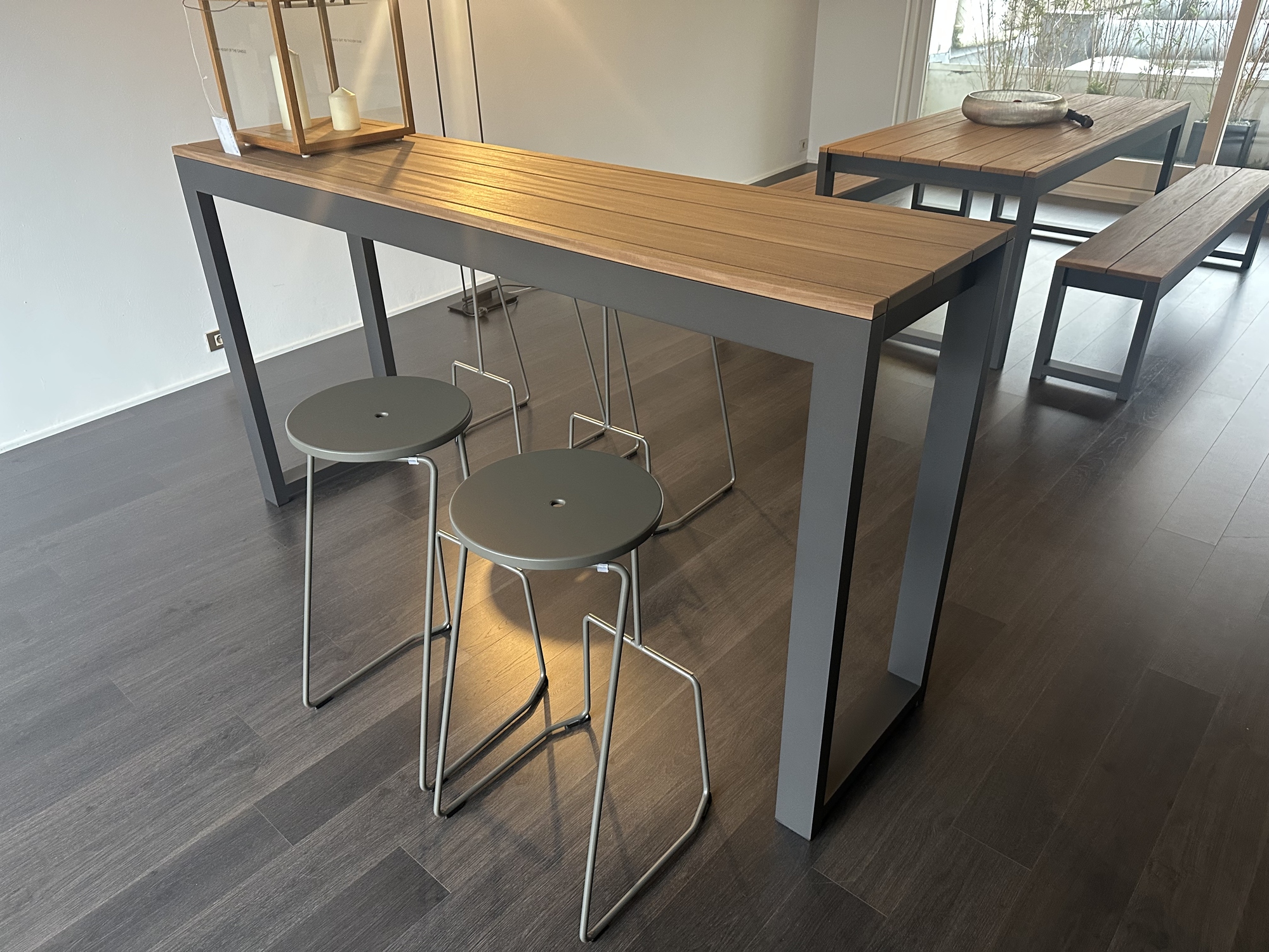 Outdoor-Bastalpe tafel met 2 zitbanken- bartafel met 4 barkrukken