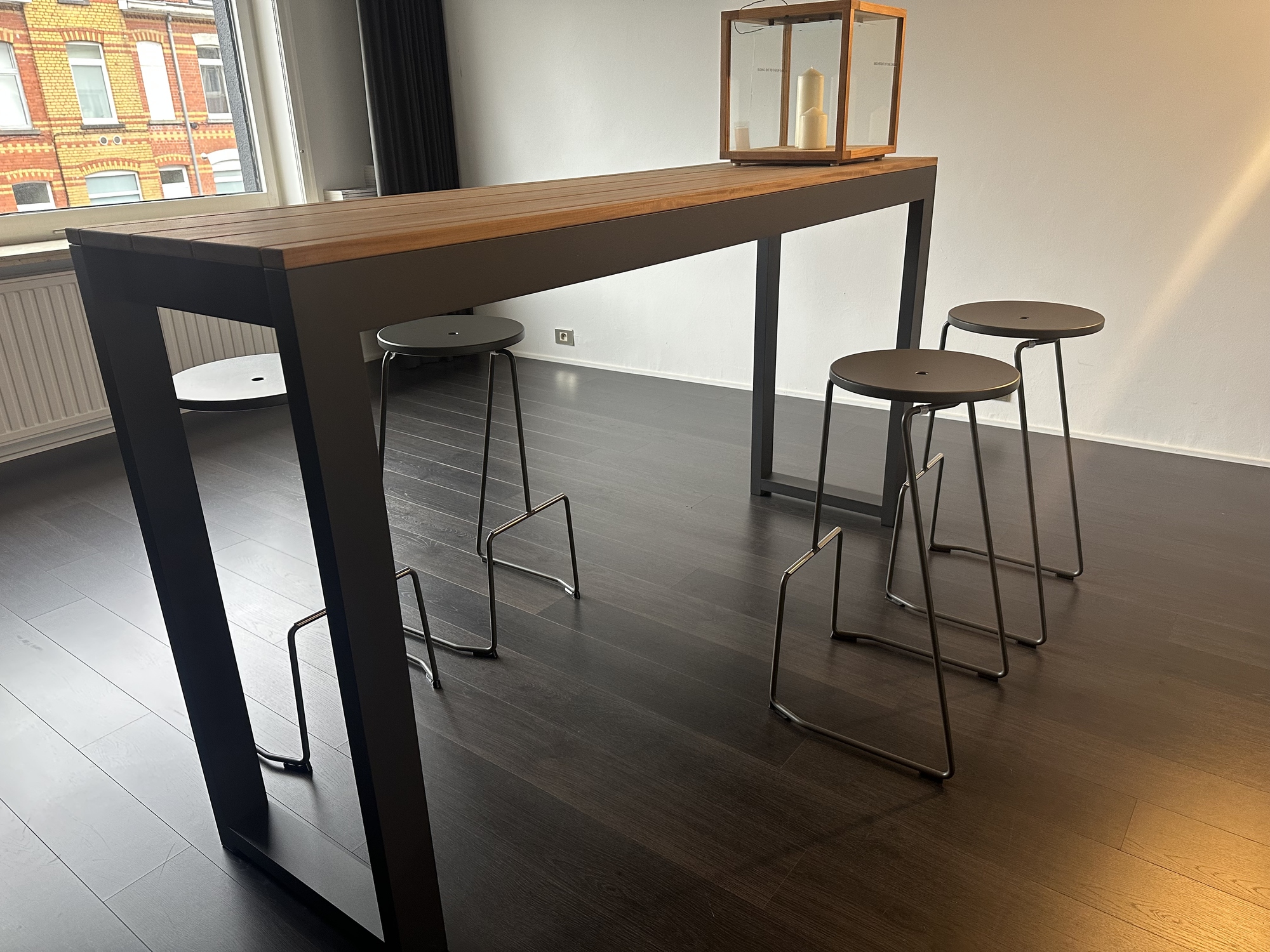 Outdoor-Bastalpe tafel met 2 zitbanken- bartafel met 4 barkrukken