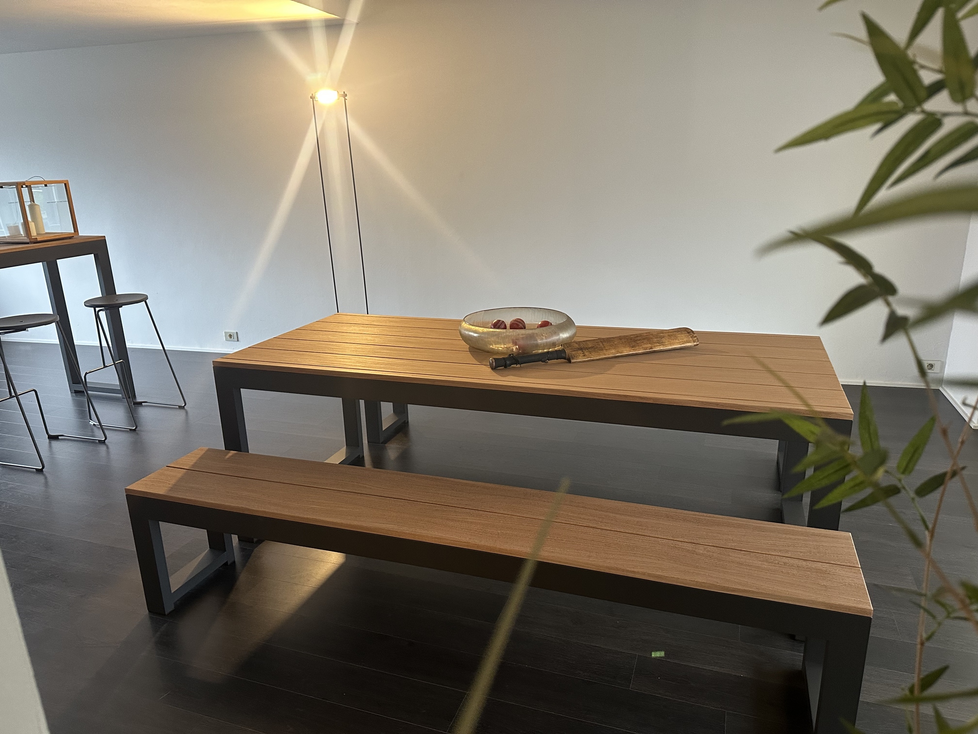 Outdoor-Bastalpe tafel met 2 zitbanken- bartafel met 4 barkrukken