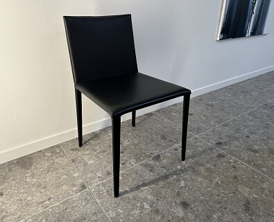 Arper- stoel Norma, 1 stuk, in zwart leer - 60%
