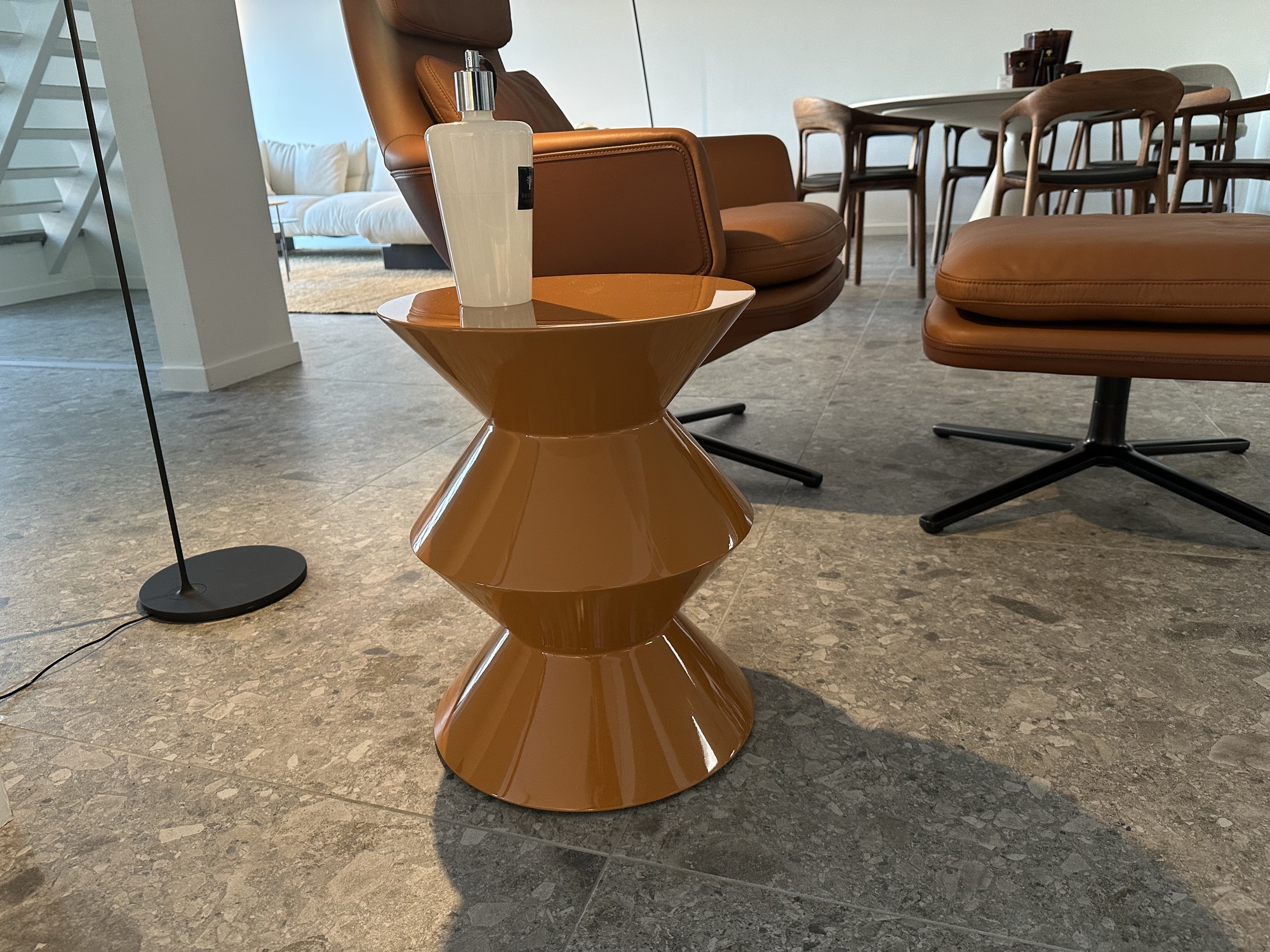 Minotti-bijzettafel-krukje Cezar hoogglans lak