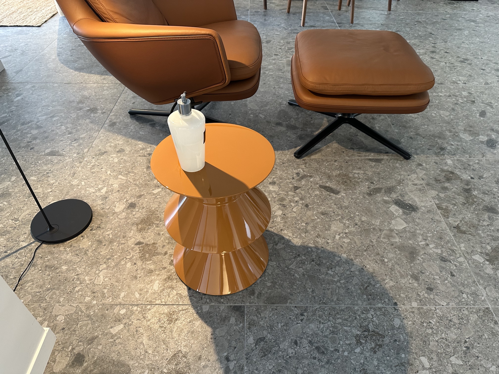 Minotti-bijzettafel-krukje Cezar hoogglans lak