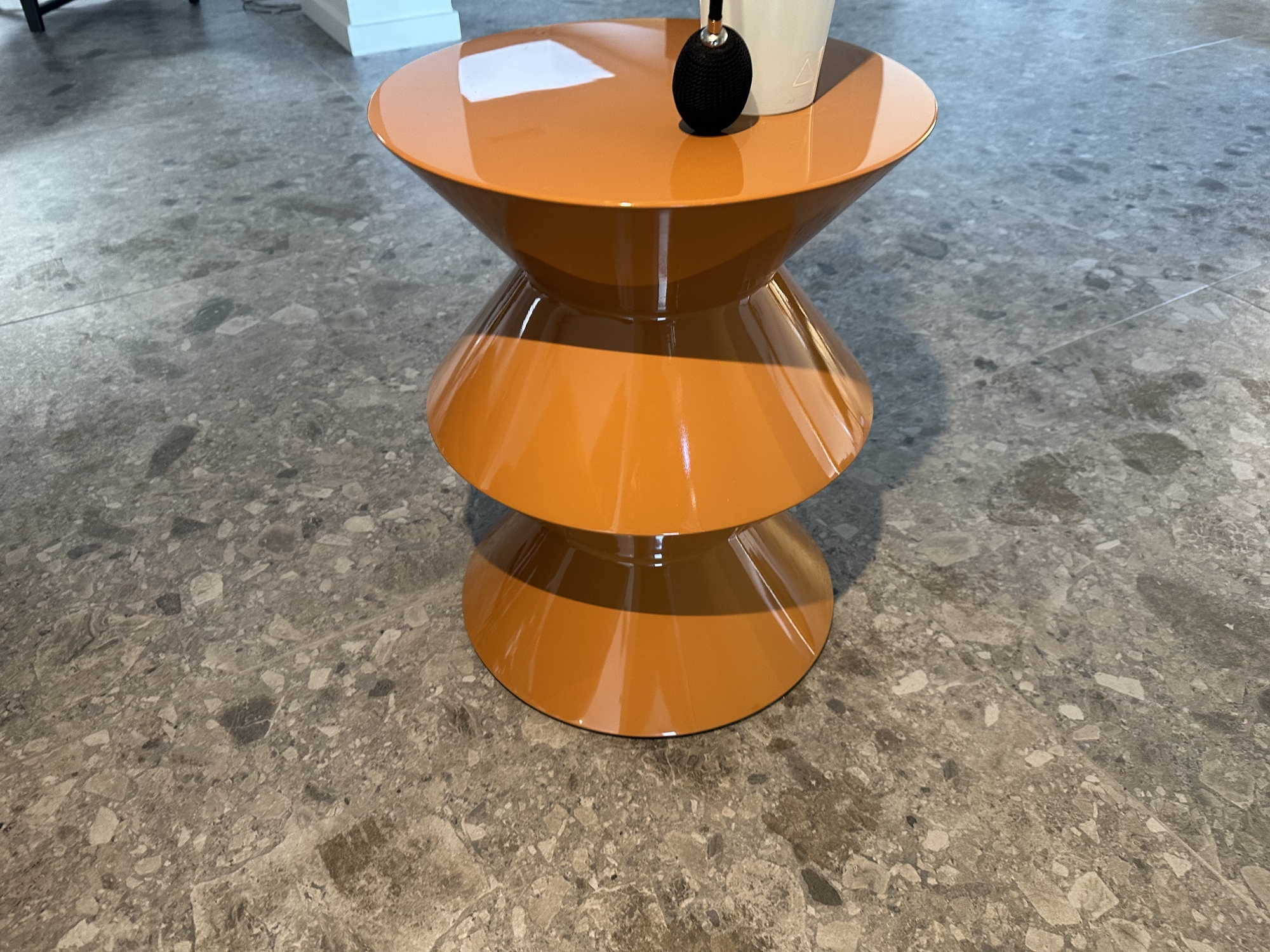 Minotti-bijzettafel-krukje Cezar hoogglans lak